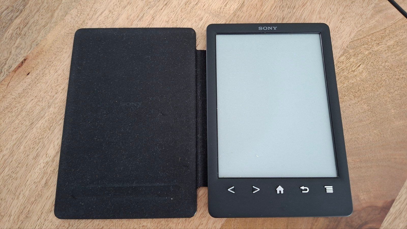Sony e-reader uit 2013, Computers en Software, E-readers, Gebruikt, Ophalen of Verzenden, Wi-Fi, 4 GB of minder