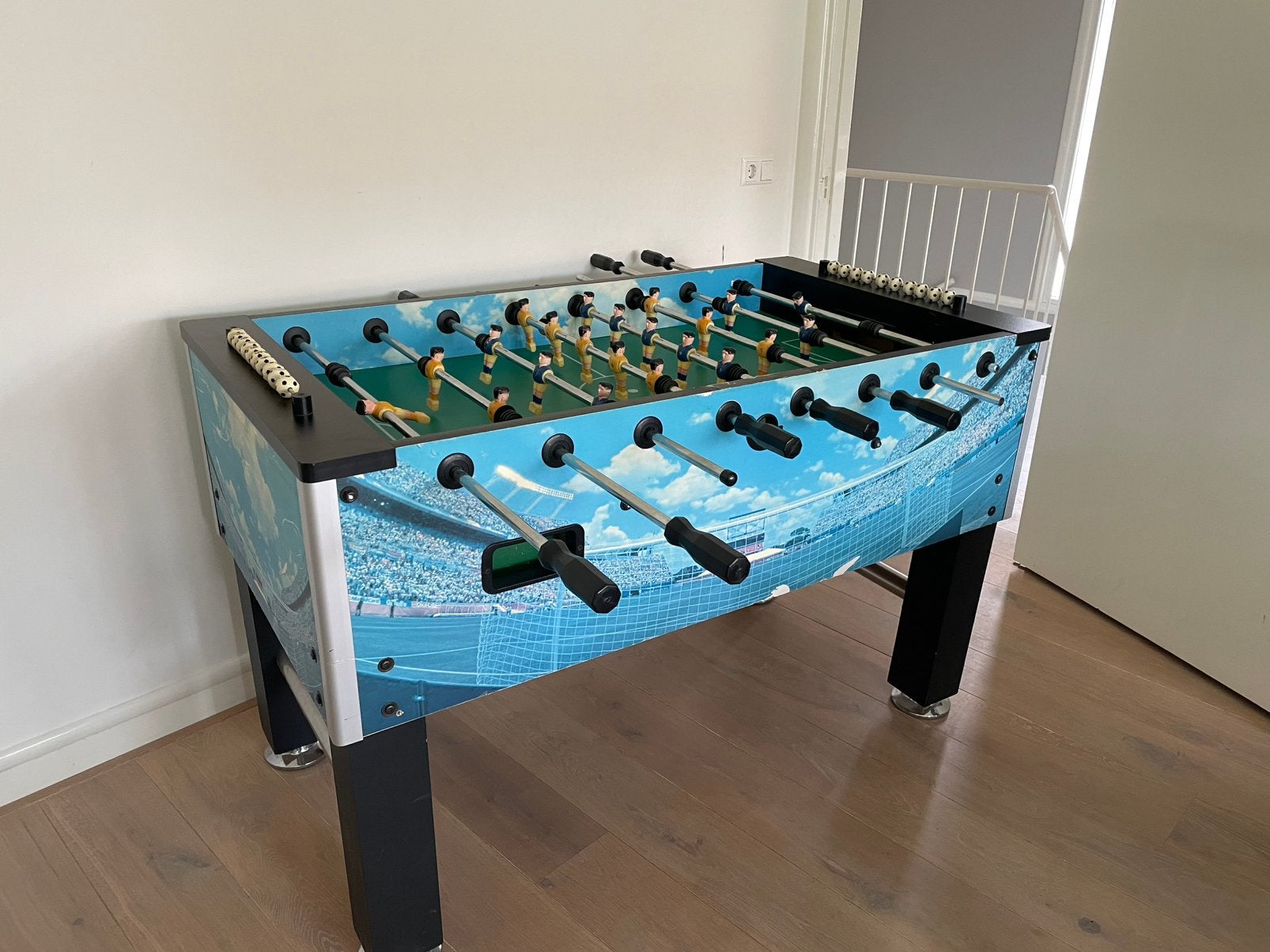 Stevige voetbaltafel met sticker, Ophalen, Gebruikt