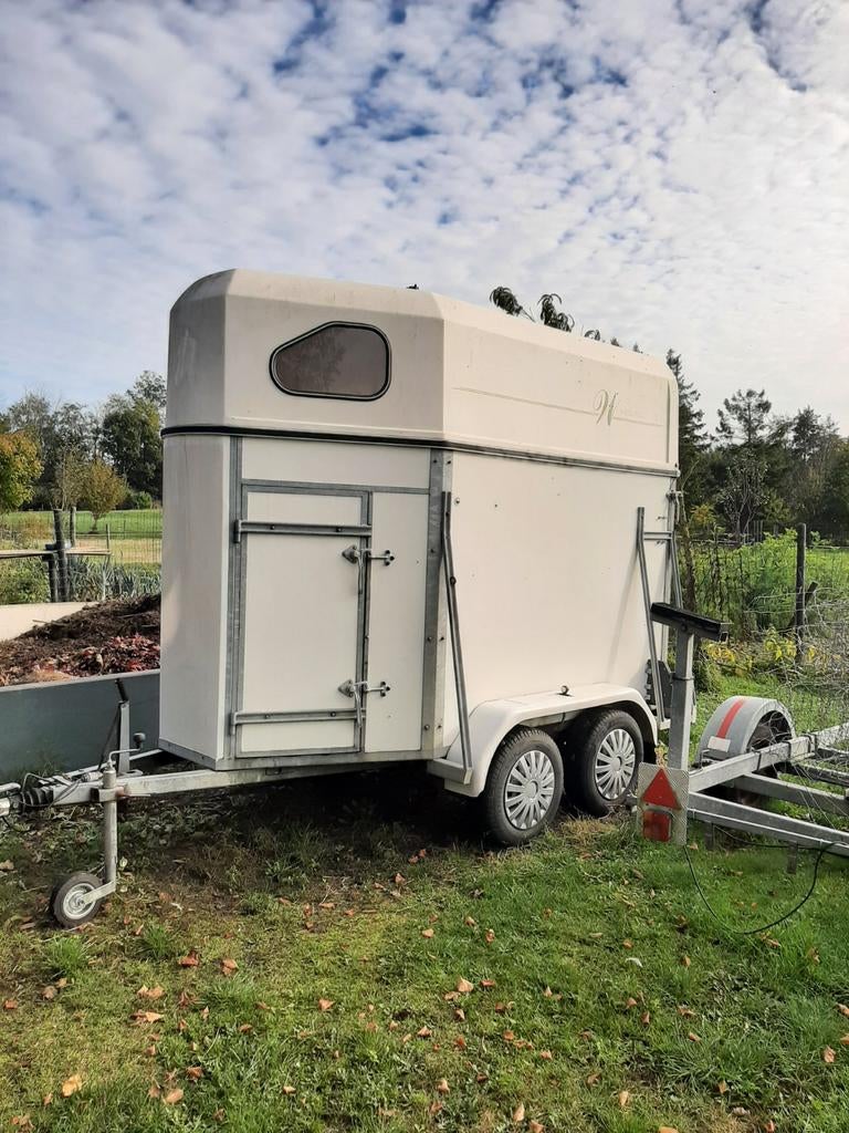 Een paards trailer, Ophalen, Hout