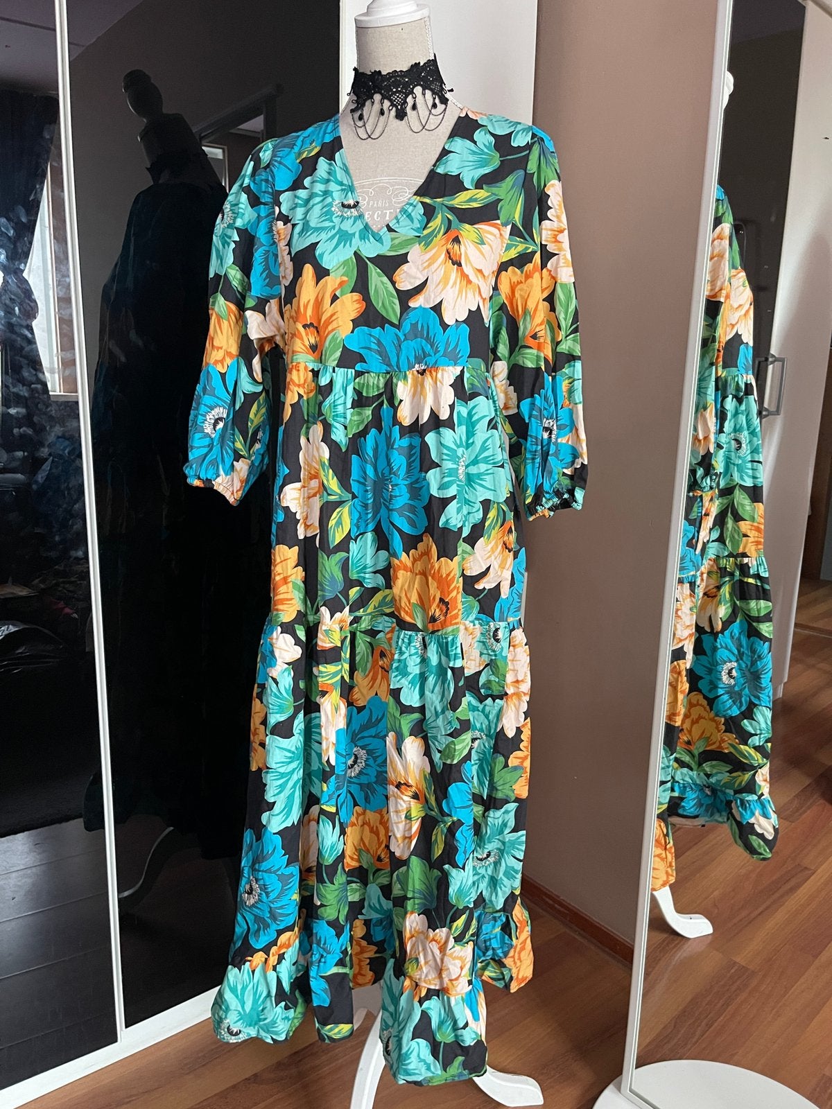 Zomerse Maxi Jurk met Bloemenprint - Maat M, Kleding | Dames, Jurken, Zo goed als nieuw, Maat 38/40 (M), Zwart, Onder de knie