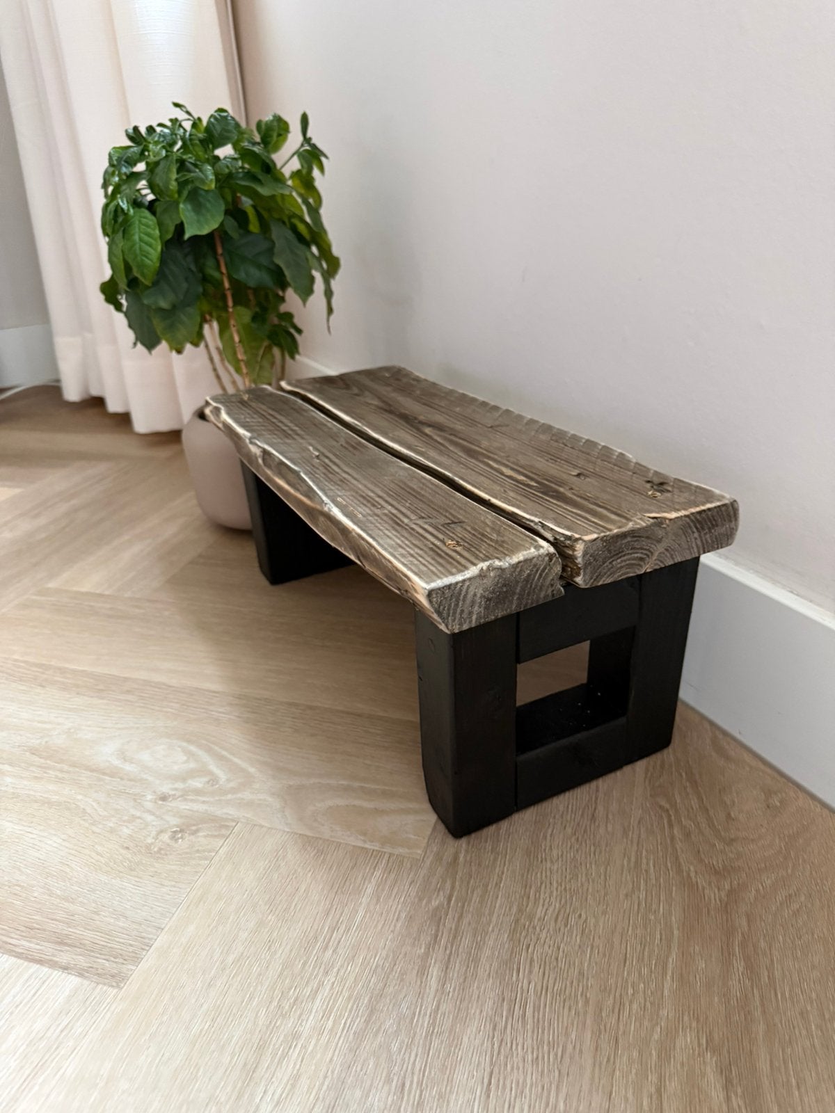 Nieuw handhemaakt vensterbank bankje van hout. 45x20x18, Ophalen of Verzenden, Nieuw, Hout