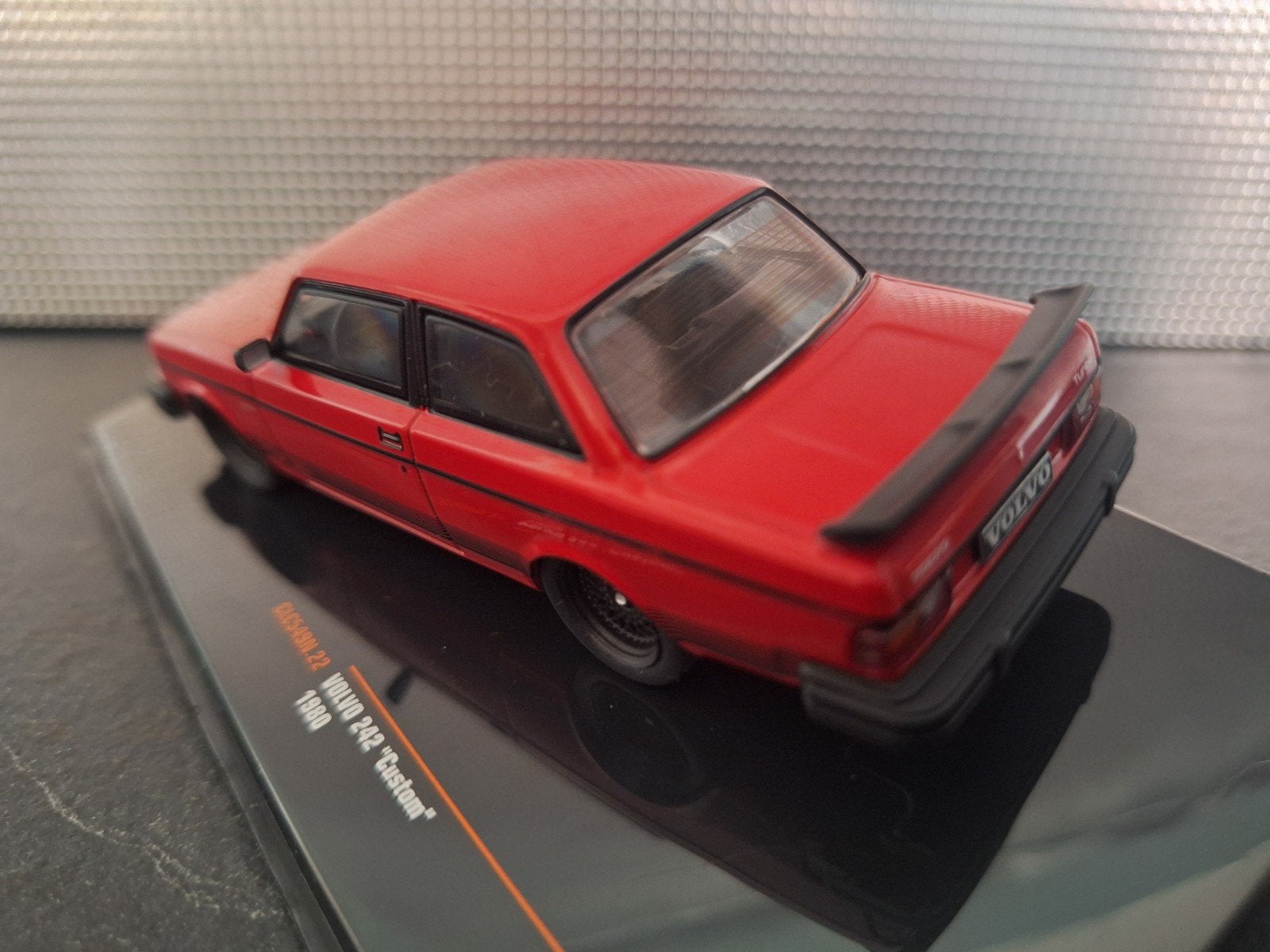 Volvo 240 Turbo Custom 1980 Schaal 1:43, Hobby en Vrije tijd, Overige merken, IXO, IXO, Nieuw
