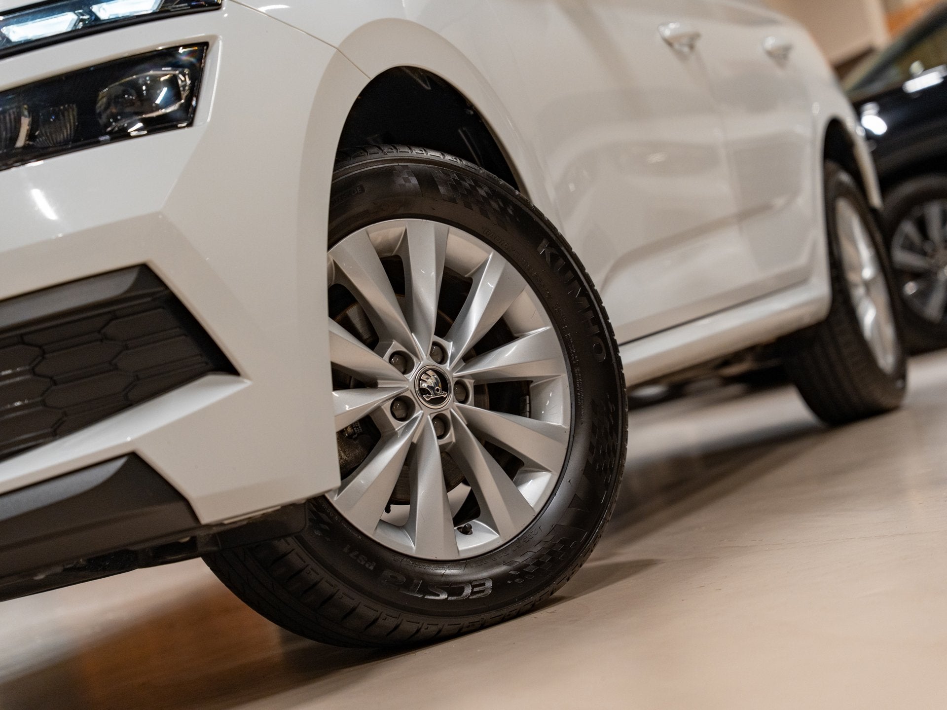 Skoda Kamiq 1.0 TSI DSG Business Edition, Apple Carplay, And, Stof, Gebruikt, Zwart, 1156 kg