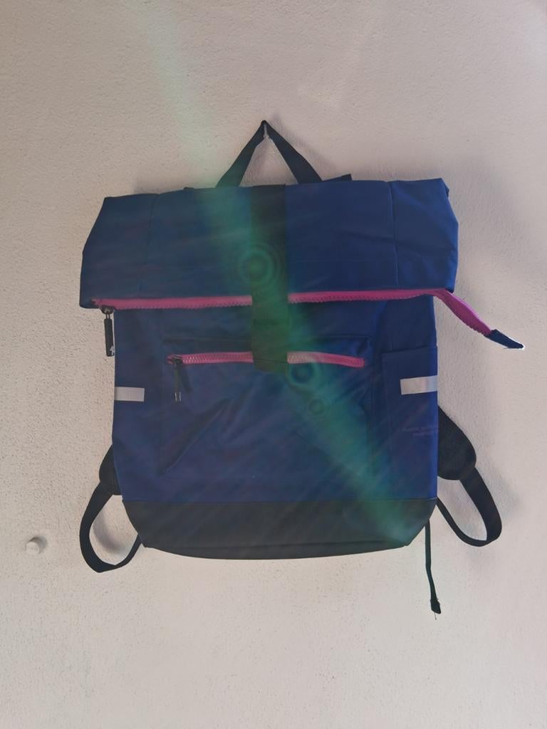 Blauwe rugzak met roze rits - Zo goed als nieuw, Sieraden, Tassen en Uiterlijk, Tassen | Rugtassen, Nieuw, Overige merken, 25 tot 40 cm