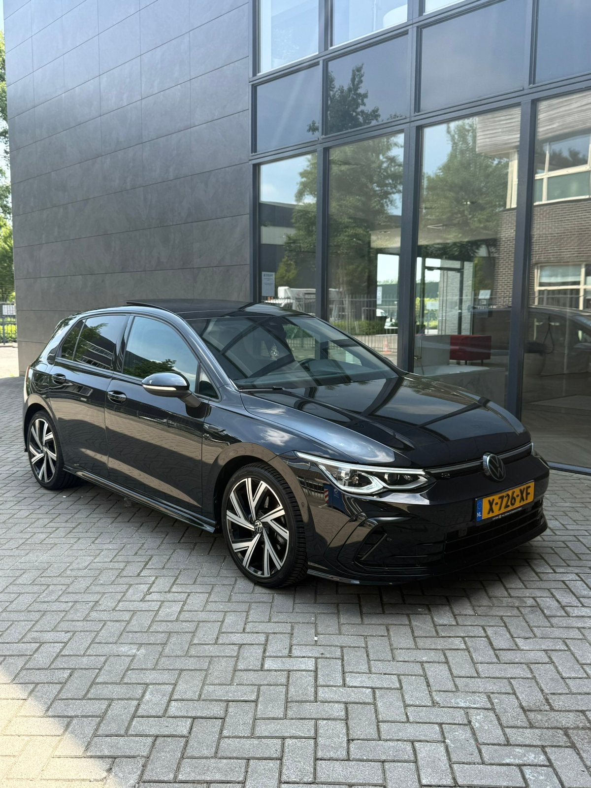 Volkswagen Golf 1.5 eTSI R-Line DSG 2023 Pano Vol Opties!, 1498 cc, 4 cilinders, Zwart, Geïmporteerd