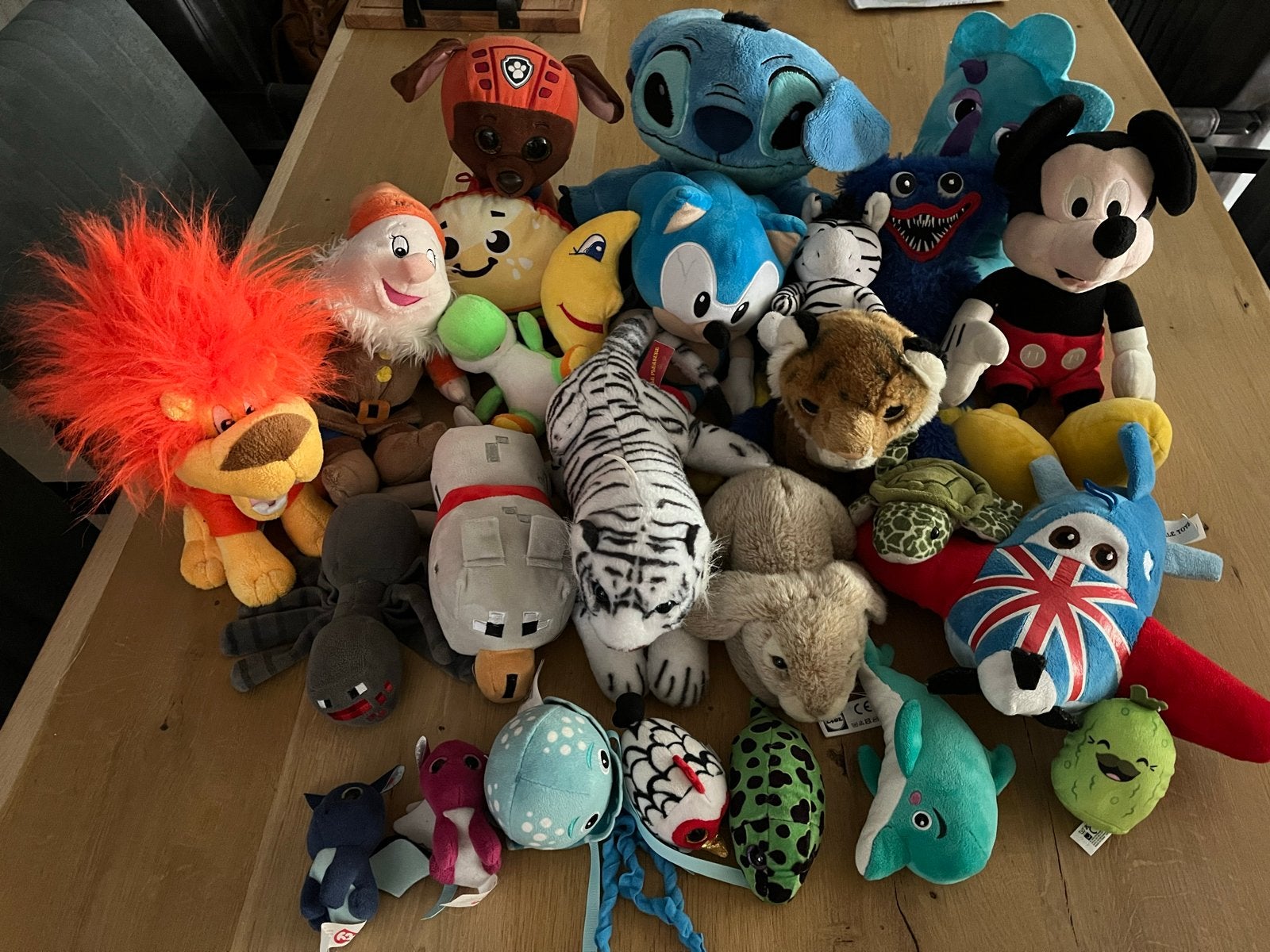 26 knuffels van diverse karakters, Ophalen, Gebruikt, Disney, Hond