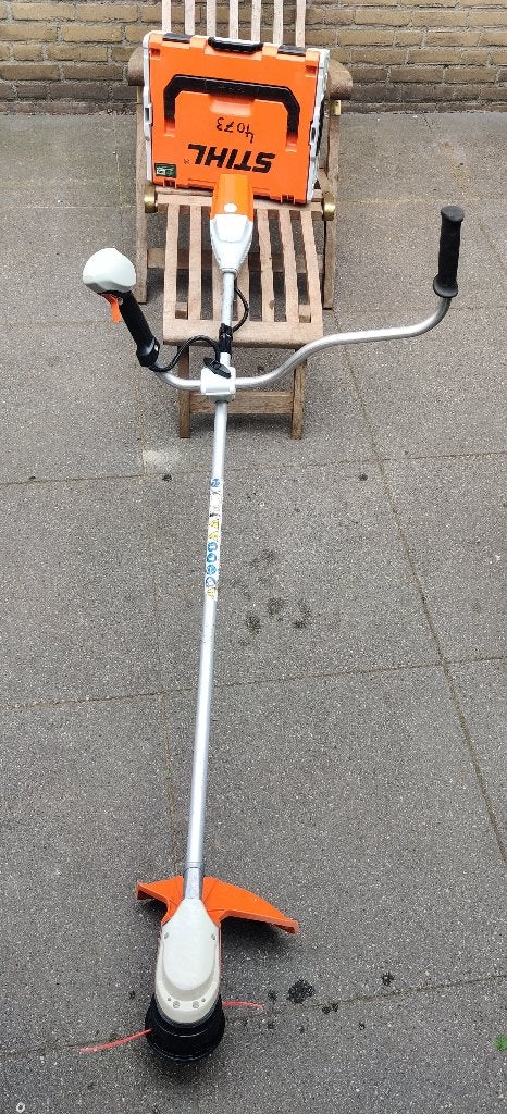 Stihl FSA90 accu bosmaaier set met accu en lader, Ophalen, Zo goed als nieuw, 30 tot 50 cm, Accu