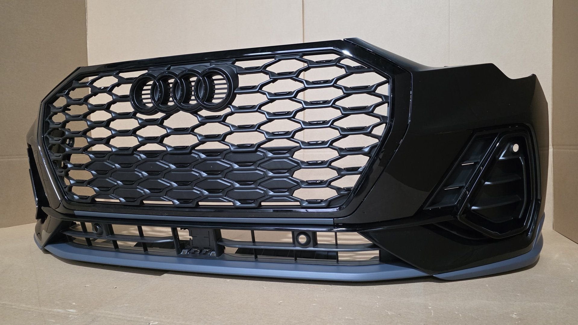 Voorbumper Audi Q3 83A F3 S-line SLINE SPORTBACK BUMPER LY9T, Gebruikt, -, Voor, Bumper