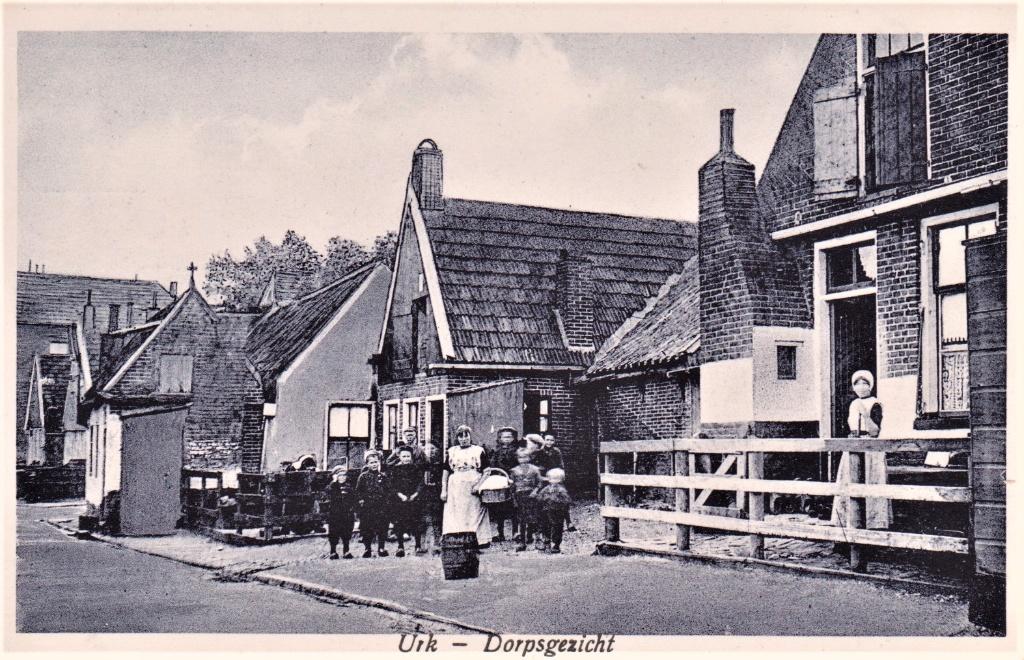 Urk - Klederdracht met volk, Verzenden, 1920 tot 1940, Ongelopen, Noord-Holland