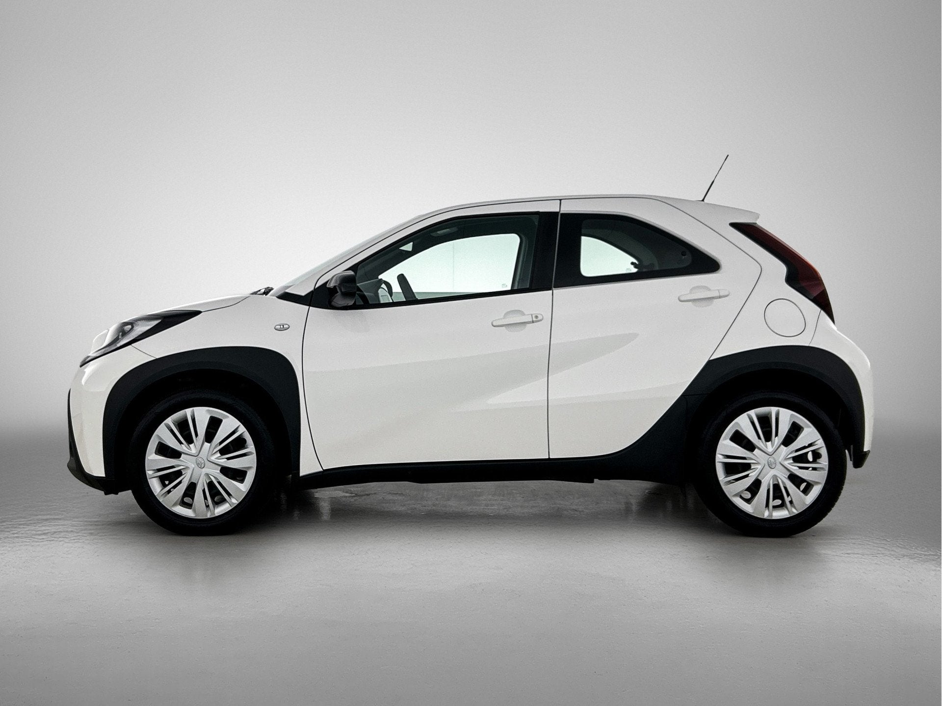 Toyota Aygo X 1.0 VVT-i S-CVT Play | BTW voertuig | Apple Ca, Auto's, Gebruikt, 4 stoelen, Wit, Origineel Nederlands