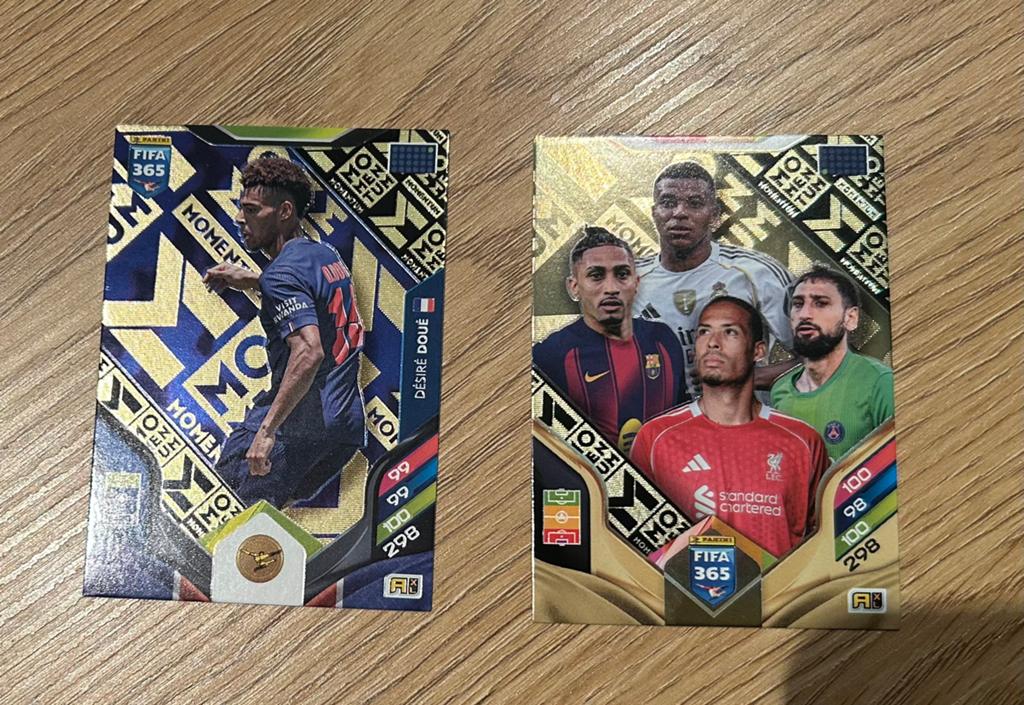 Panini Fifa 365 2026. 2 Momentum cards D.Doué+Invincibles, Hobby en Vrije tijd, Ophalen of Verzenden, Nieuw, Meerdere plaatjes