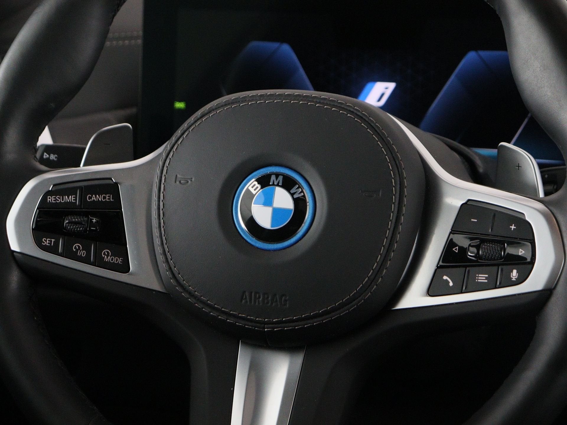 BMW X5 xDrive50e M sport pro (bj 2025, automaat), Auto's, Automaat, Gebruikt, 2395 kg, Met garantie (alle)