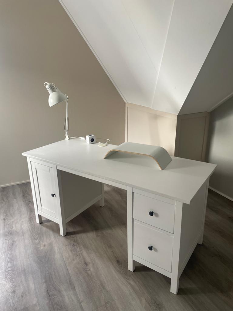 IKEA HEMNES Bureau + Lamp, Huis en Inrichting, Bureaus, Ophalen, Overige typen, Met lades, Spaanplaat of MDF