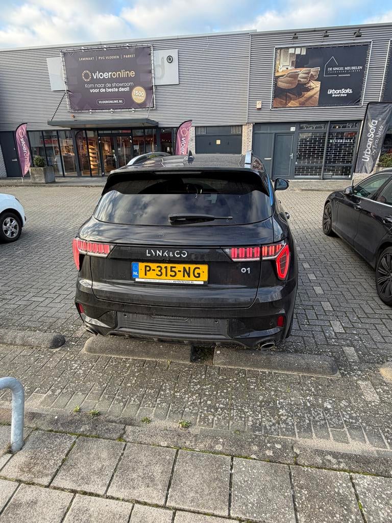 Lynk & Co 01 financial lease  overname afkoopsom €28,600, 1800 kg, Zwart, 179 pk, 1854 kg