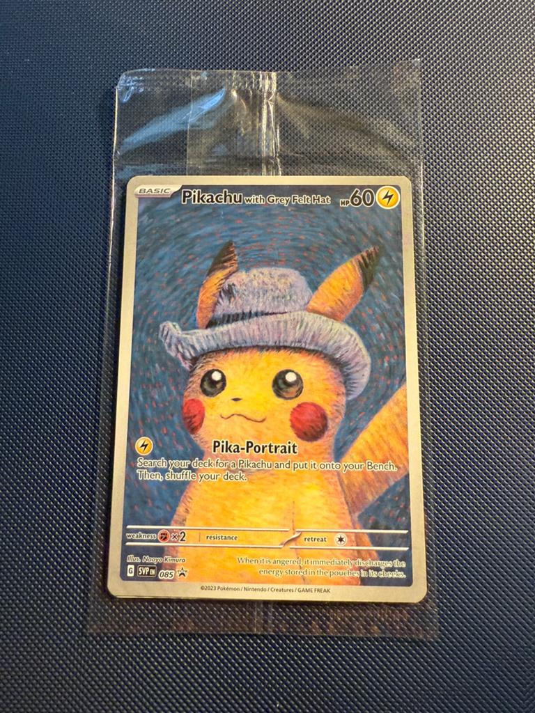 Pikachu with Grey Felt Hat, Hobby en Vrije tijd, Verzamelkaartspellen | Pokémon, Ophalen of Verzenden, Zo goed als nieuw