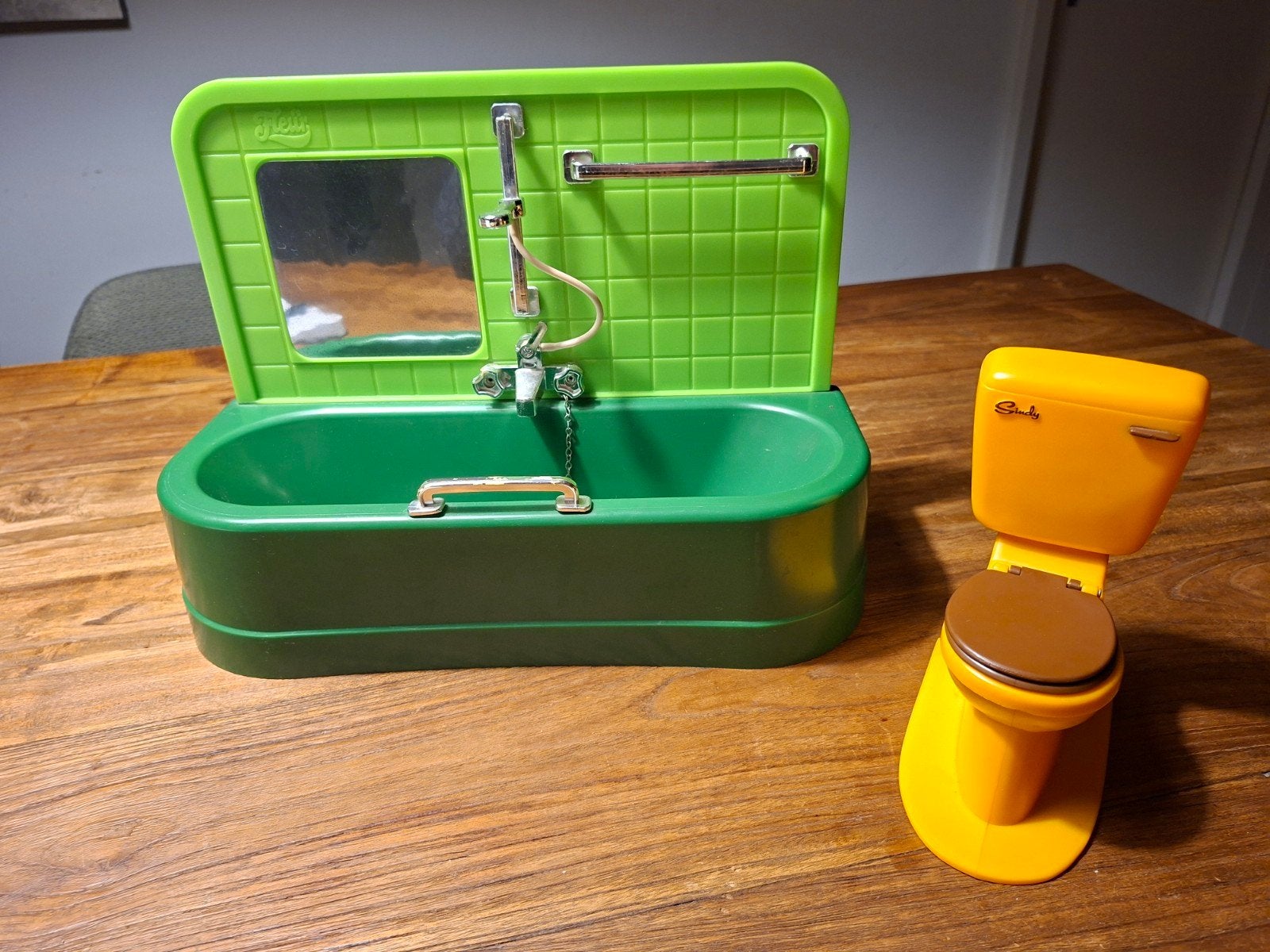 Vintage Fleur Doll Bath/Pedigree Sindy Toilet (1970s/1980s), Ophalen of Verzenden, Gebruikt, Poppenhuis