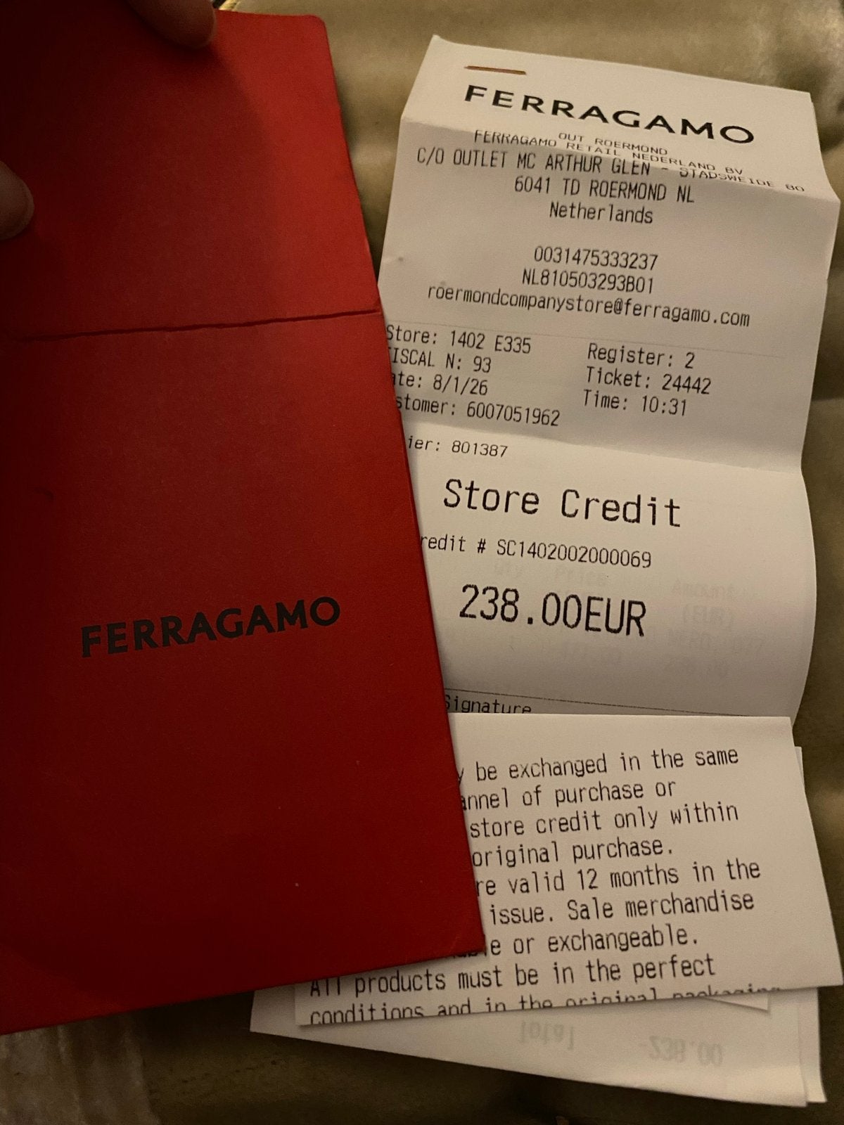 Ferragamo Tegoedbon Roermond Outlet - €238 voor €200 euro!, Eén persoon, Cadeaubon