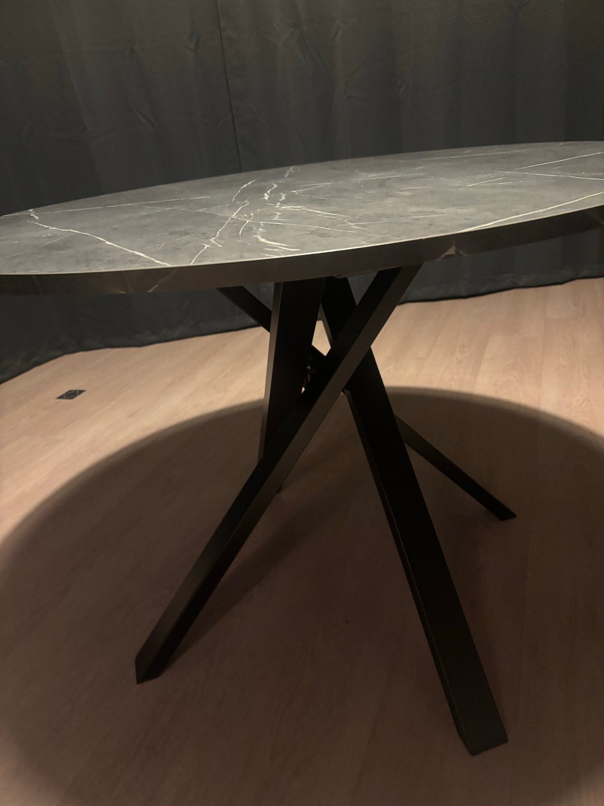 Moderne ronde eettafel met marmerlook blad, Ophalen, 100 tot 150 cm, Rond, Zo goed als nieuw