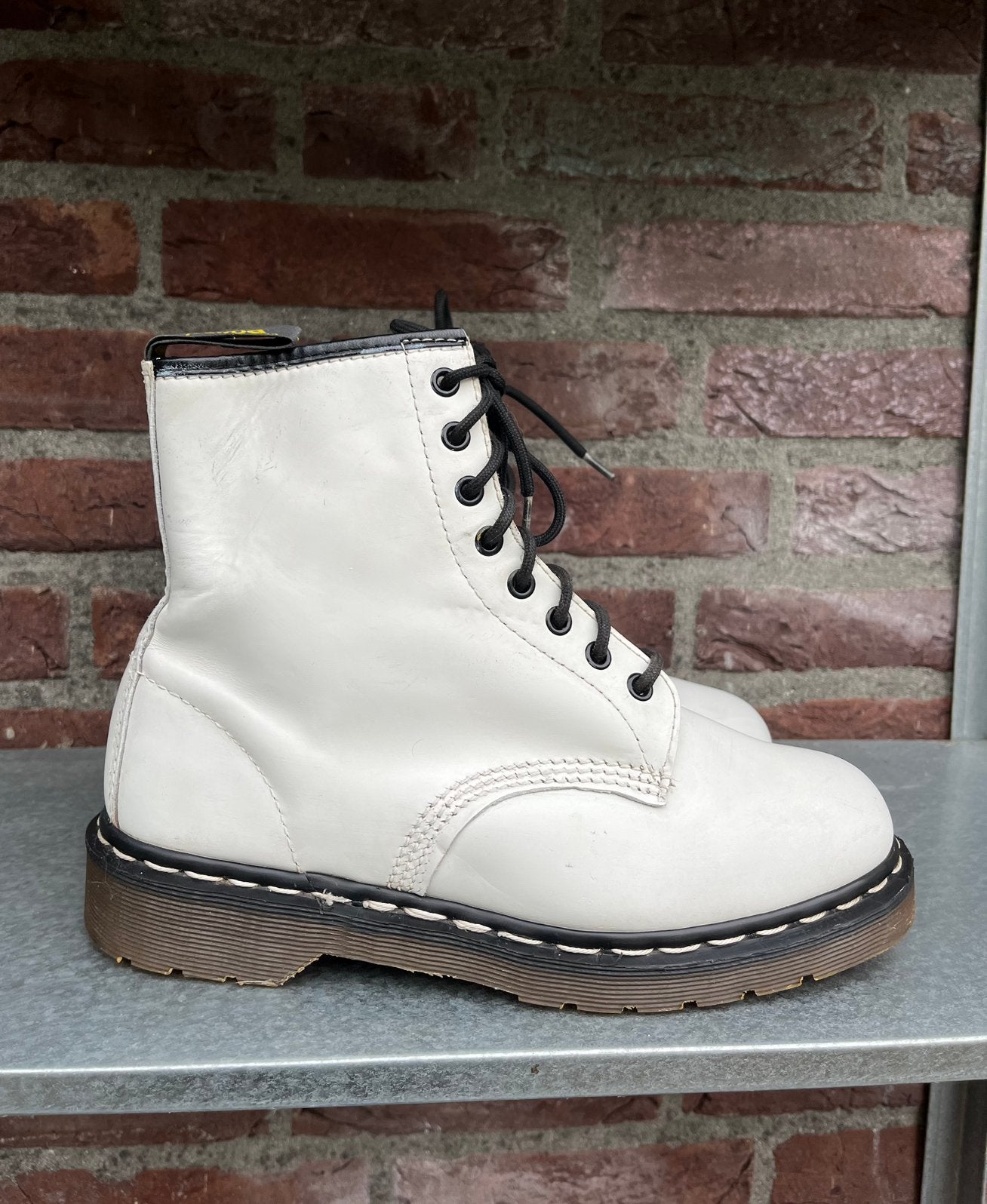 Dr. Martens 1460 MIE White stitch maat Uk 7/ Eu 41, Kleding | Dames, Schoenen, Dr. Martens, Docs, Wit, Docs