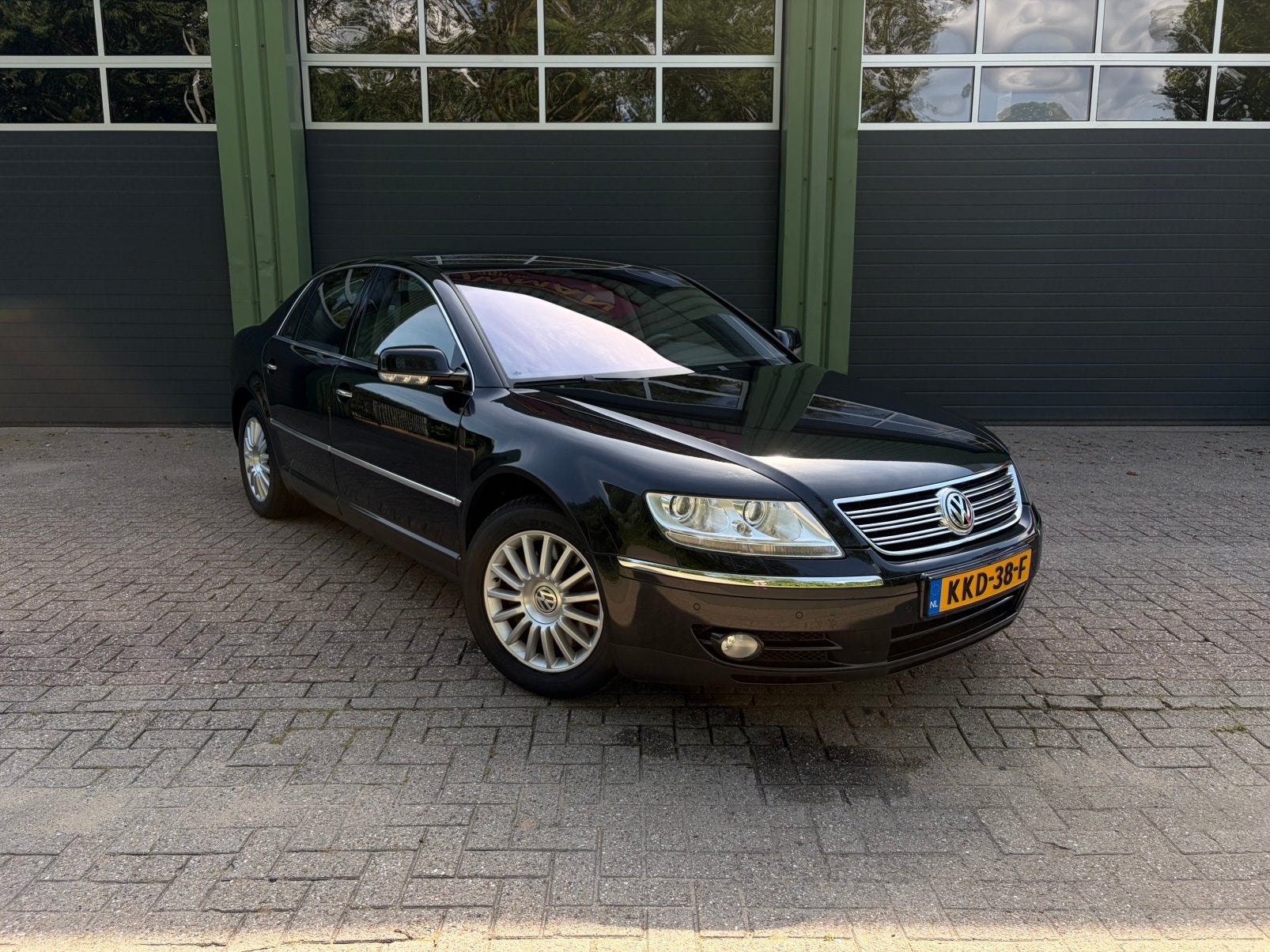 Volkswagen Phaeton 4.2 V8 2004 Youngtimer, 4172 cc, 8 cilinders, Zwart, Leder