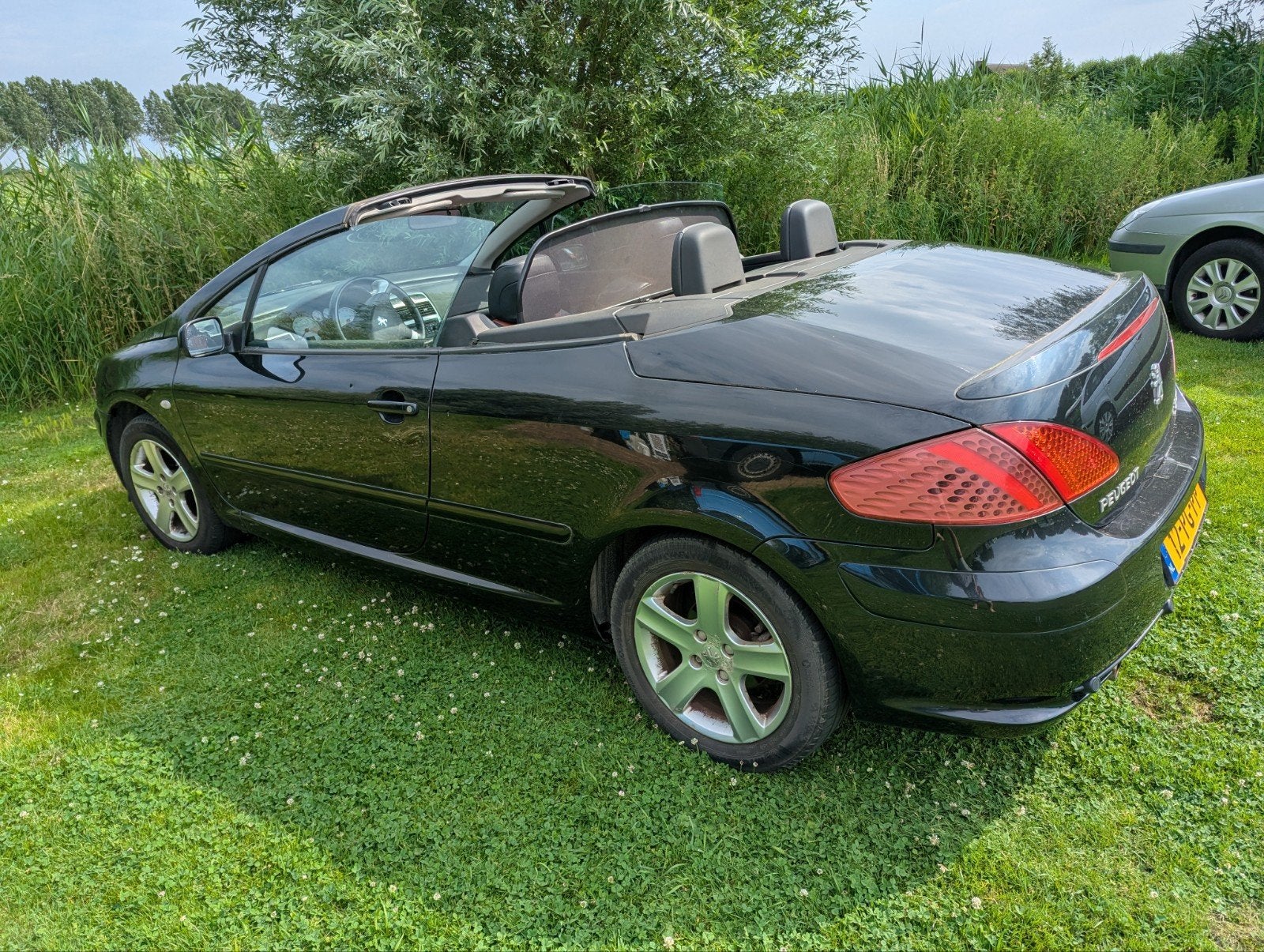 Peugeot 307 CC 2.0 16V 2004 Zwart, Auto's, Voorwielaandrijving, 4 cilinders, Cabriolet, 4 stoelen