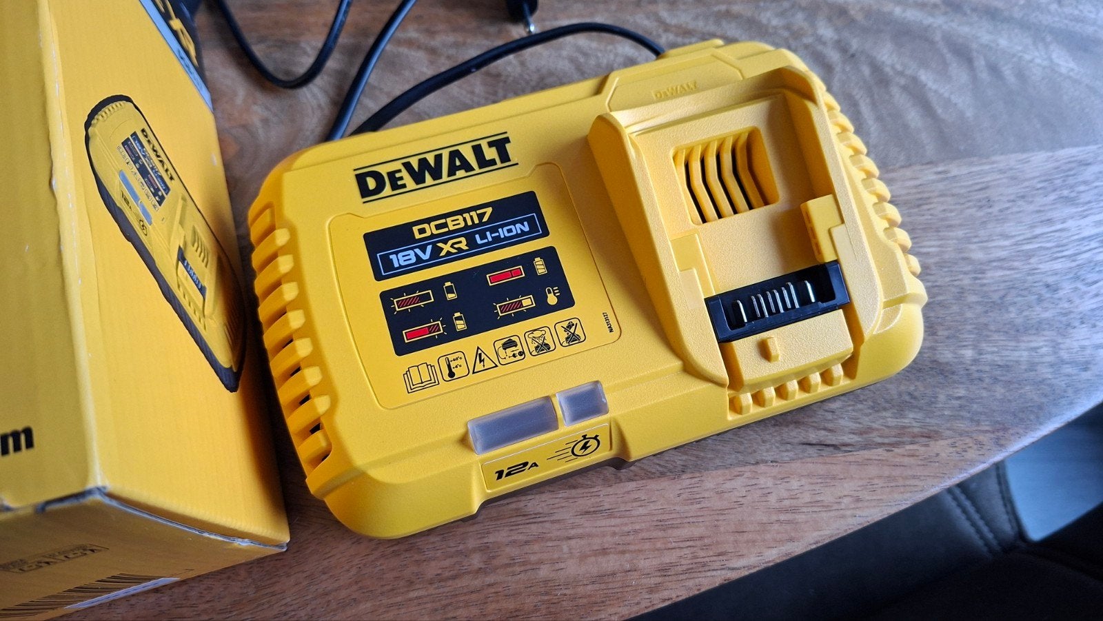 DeWALT DCB117-QW 18V / 54V XR FlexVolt accu oplader, Ophalen, Nieuw