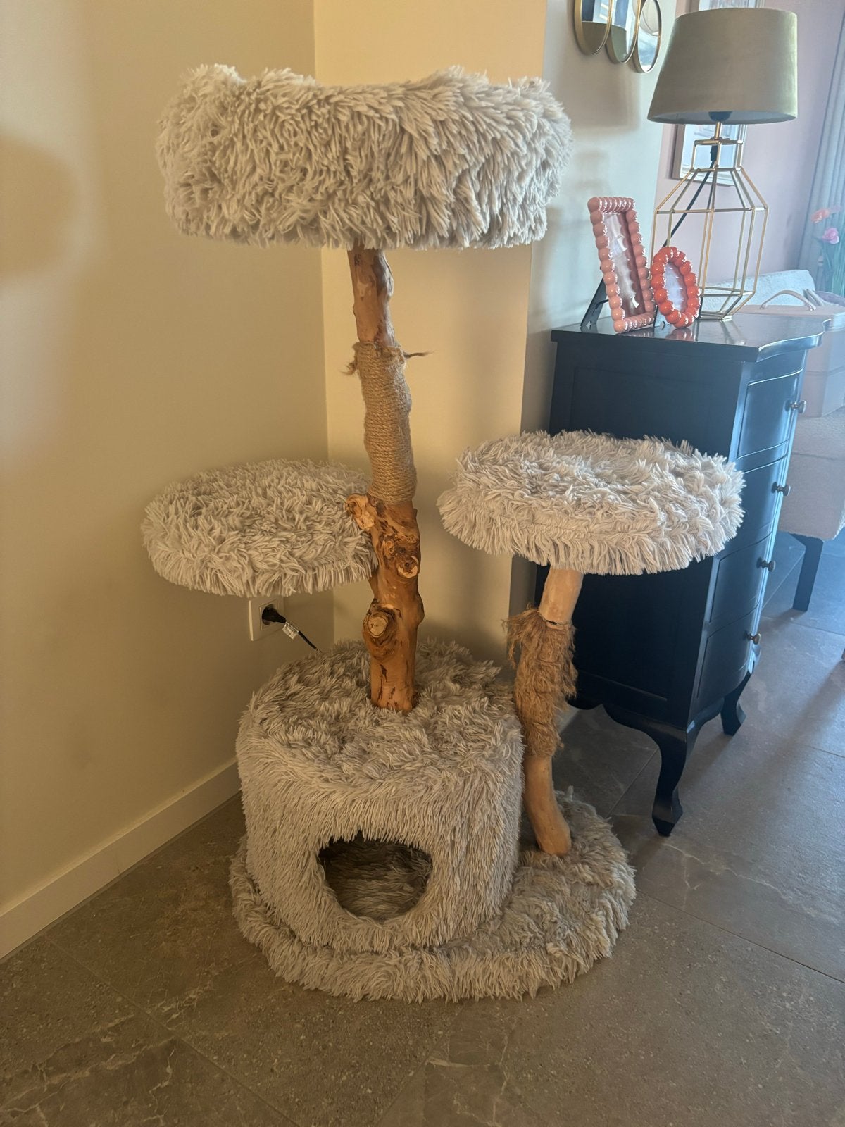 Mooie fluffy beige krabpaal, Ophalen, Gebruikt