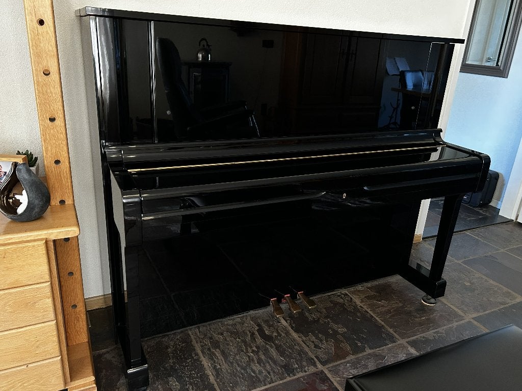 Mooie hoogglans zwarte Yamaha piano