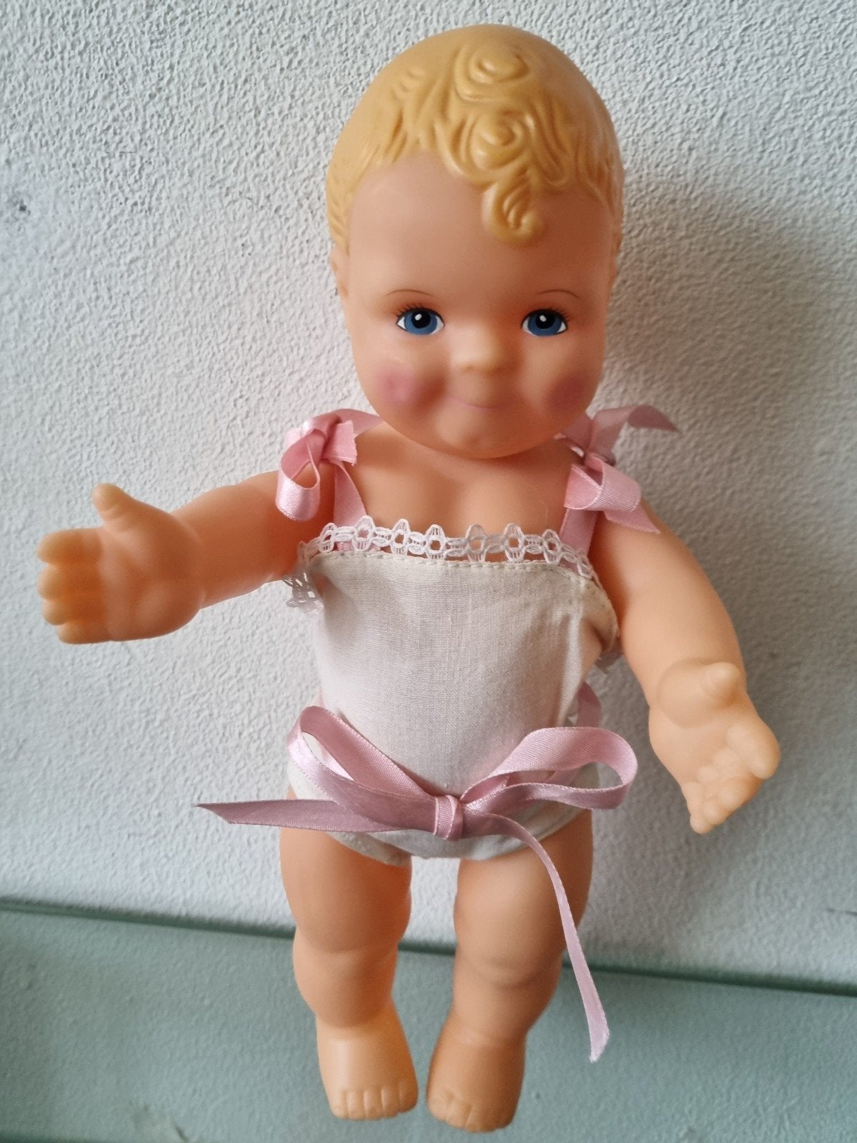 Orig,Kingdom Inc,1991,DAISY POP, 30cm,Blond,Outfit,Inwst!, Ophalen of Verzenden, Zo goed als nieuw, Babypop