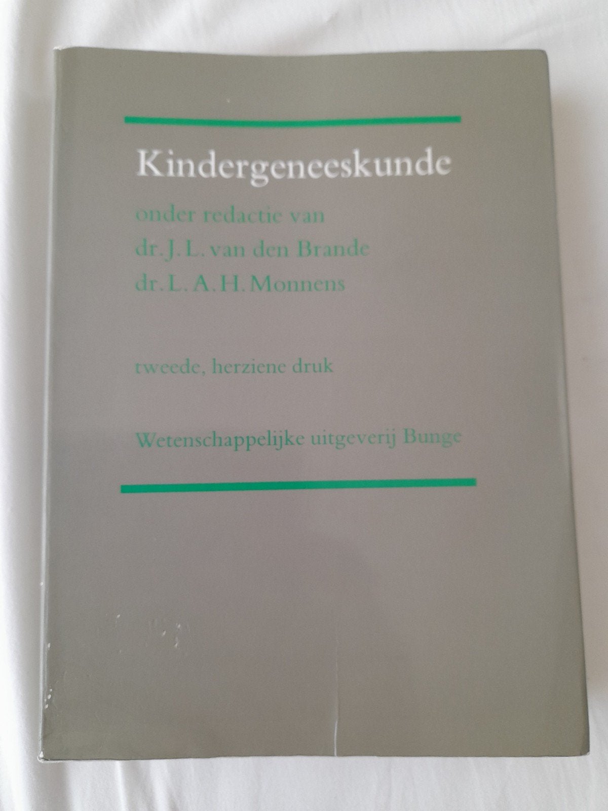 Kindergeneeskunde - Tweede, herziene druk, Gelezen, Dr. J.L. van den Brande, dr. L.A.H. Monnens, Ophalen of Verzenden, WO