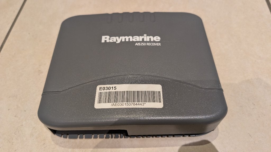 Raymarine AIS250 Receiver, Ophalen, Zo goed als nieuw, Communicatie