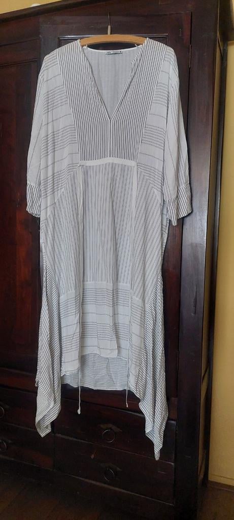 Zara Strand midi jurk maat M wit grijs, Maat 38/40 (M), Ophalen of Verzenden, Zo goed als nieuw, Onder de knie