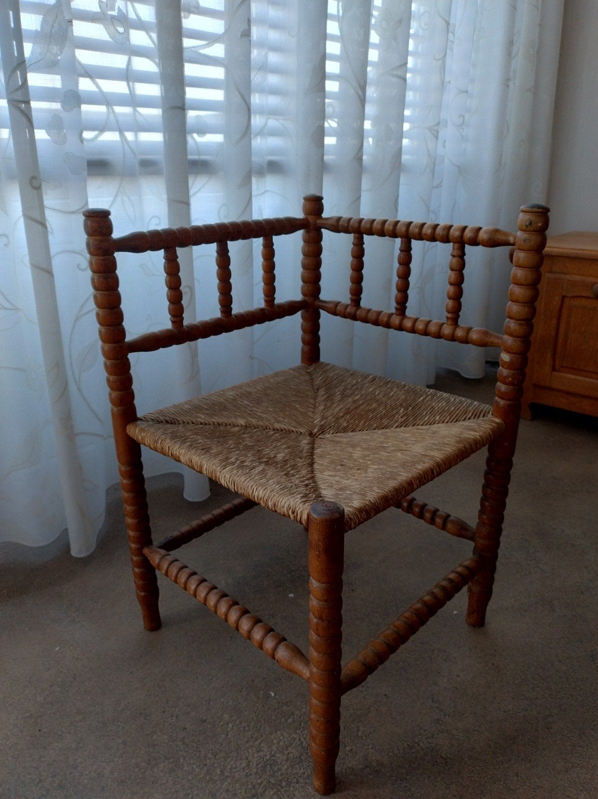 mooie eikenhouten Bobbin hoekstoel met geweven zitting, Antiek en Kunst, Antiek | Meubels | Stoelen en Banken, Ophalen