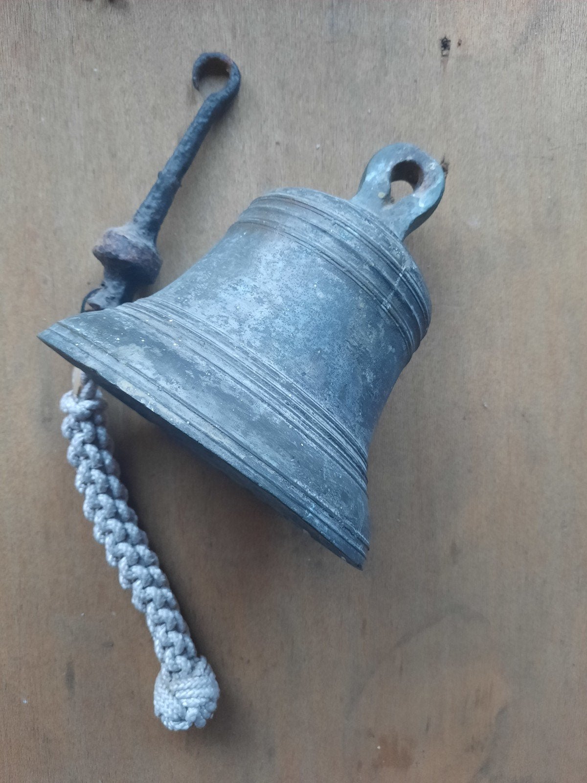 Antieke bronzen luidklok (7 kg / 20 cm) Compleet met klepel, Antiek en Kunst, Ophalen