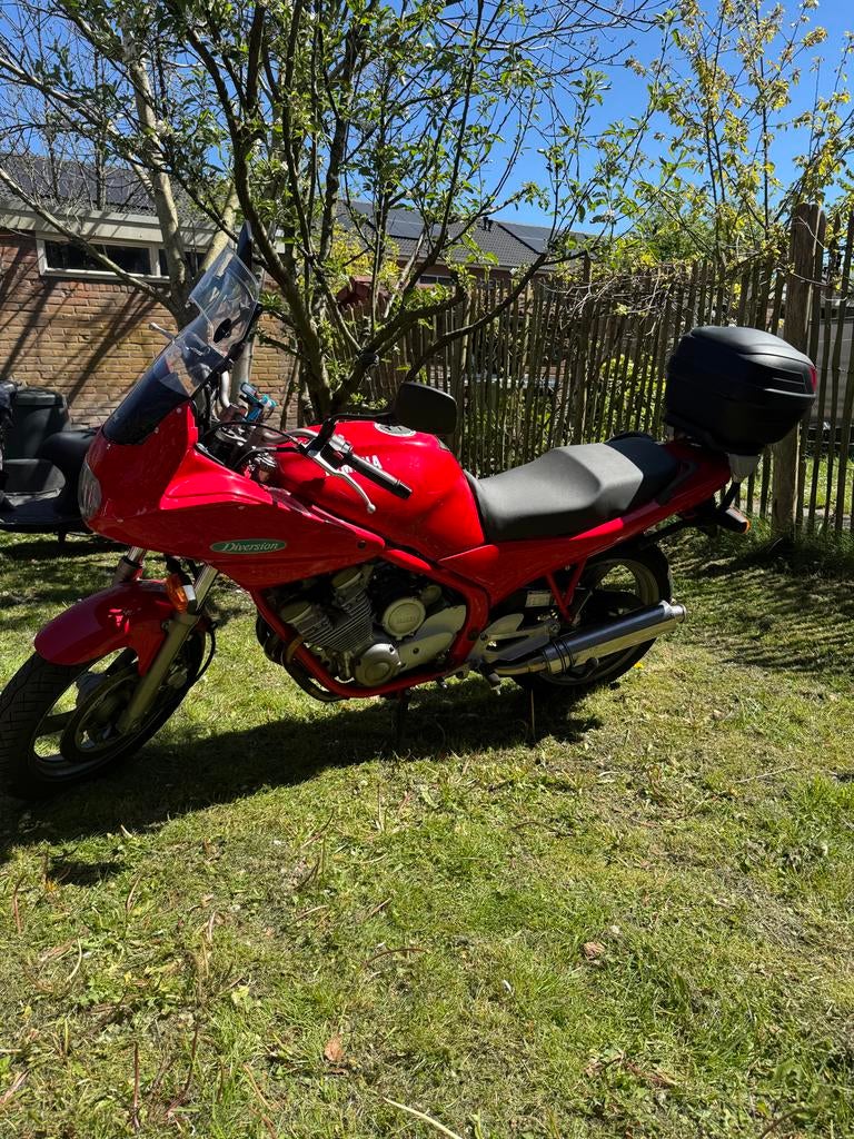 Yamaha Diversion 600 - Rode Toermotor met helmkoffer, Motoren, Gebruikt, Particulier, Toermotor