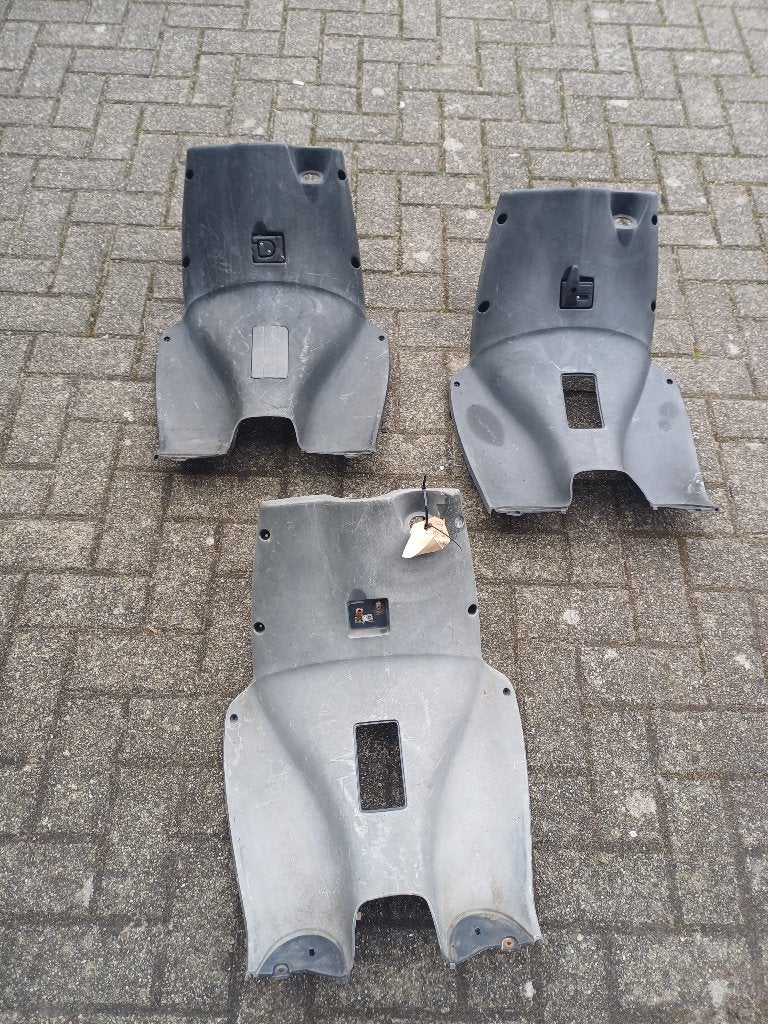 Aprilia sr50 beenscheeld kapjes gebruikt, Fietsen en Brommers, Ophalen, Gebruikt, Kap, Aprilia