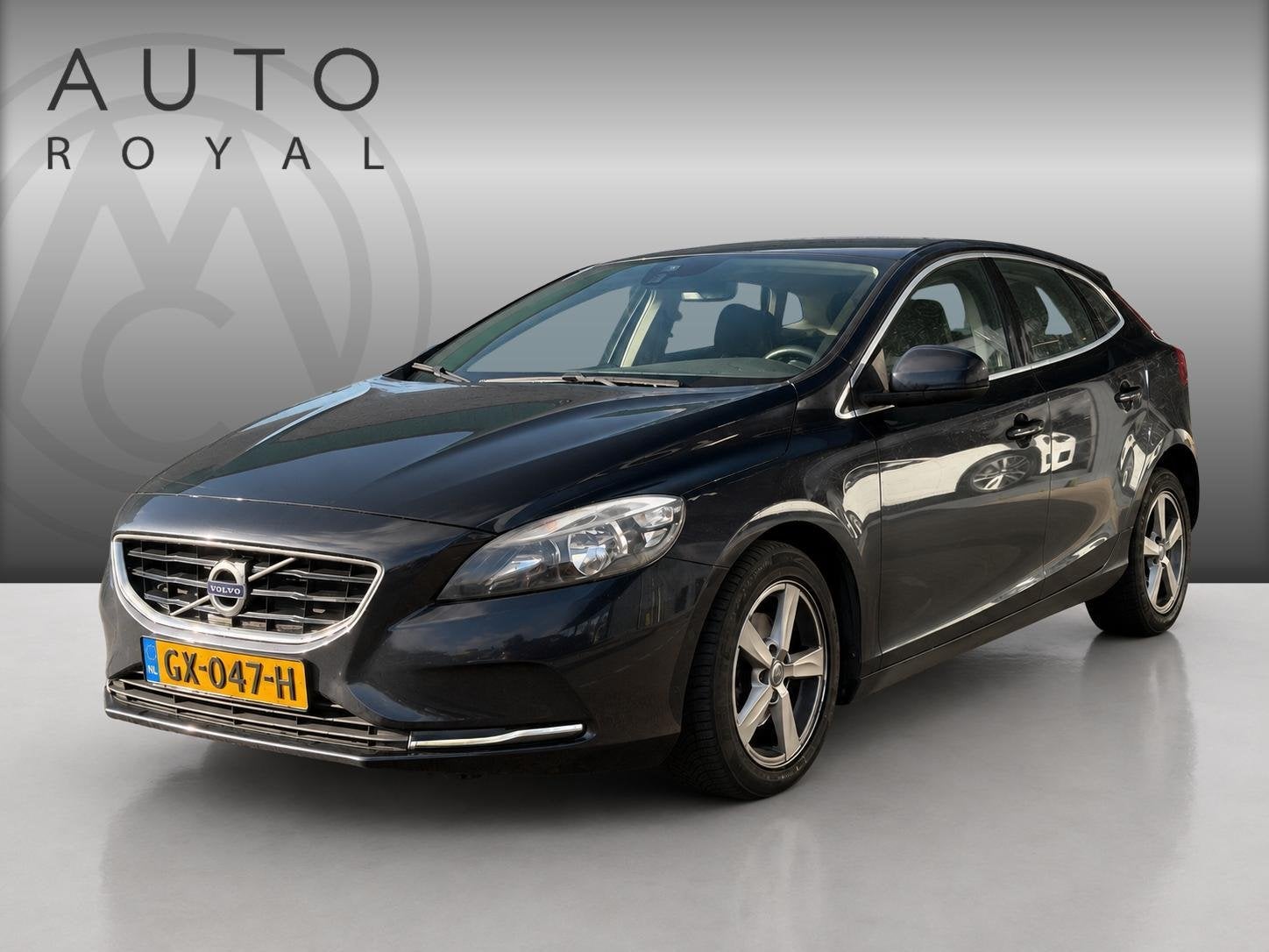 Volvo V40 2.0 D2 Momentum Business CRUISE | AIRCO | NAVIGATI, Voorwielaandrijving, Gebruikt, Euro 6, 4 cilinders