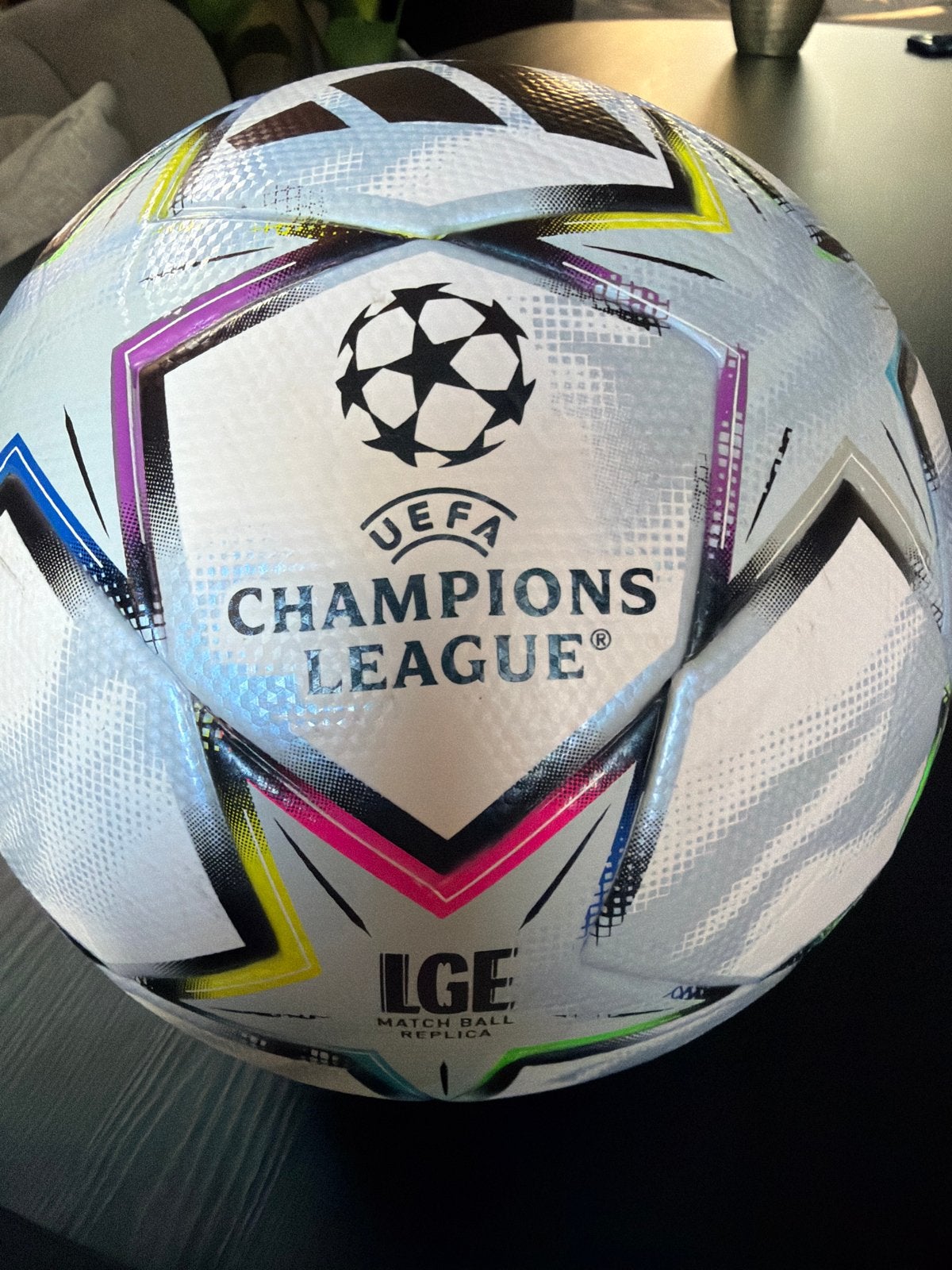 Champions league bal met handtekening van wesley sneijder, Maat XL, Ophalen, Zo goed als nieuw, Bal