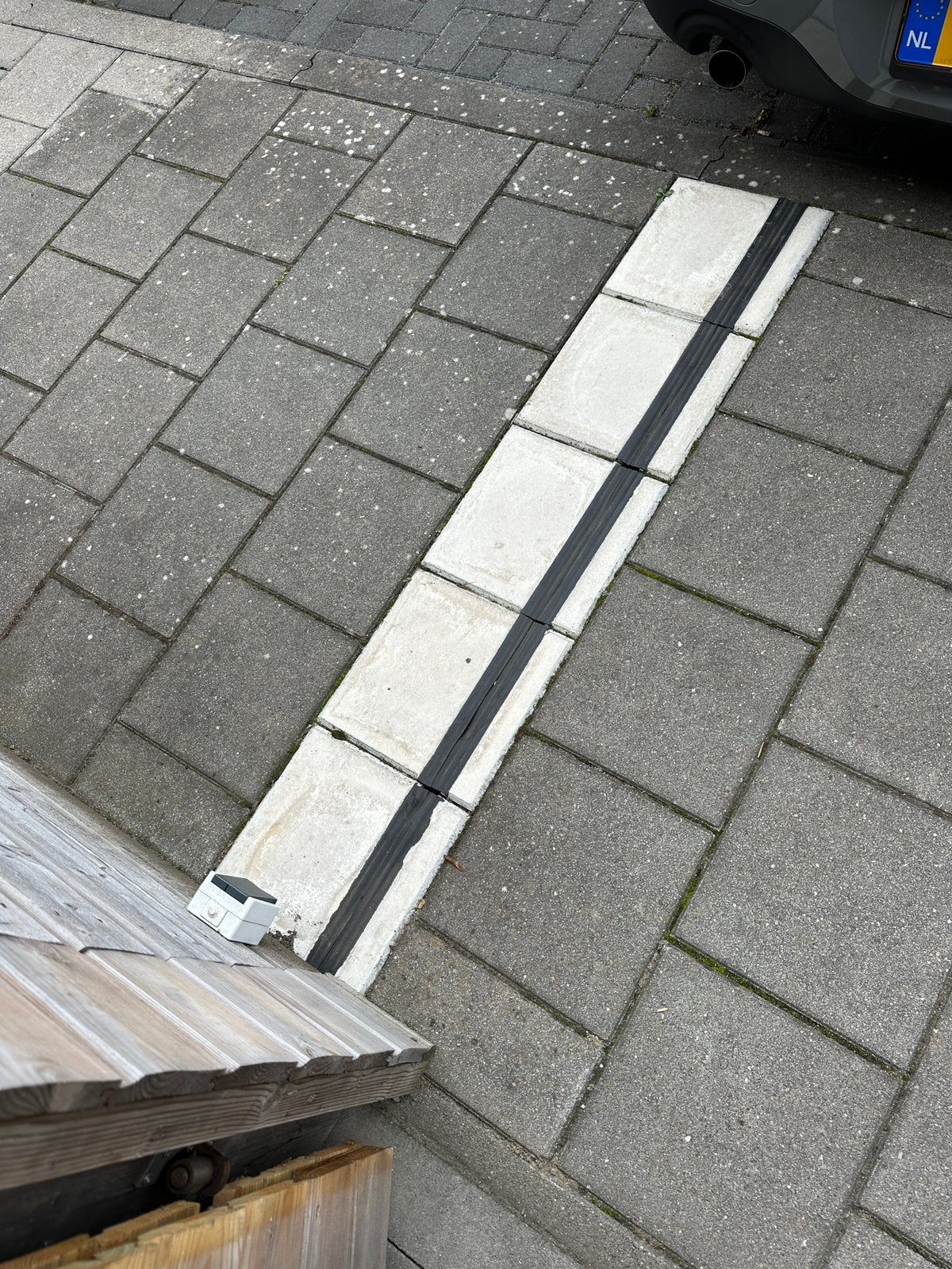 Tegels met kabelgoot, Ophalen, Zo goed als nieuw, Beton, Terrastegels