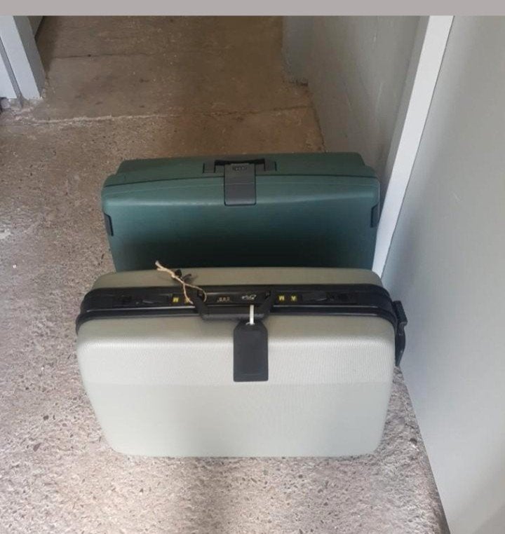 Set van 2 stevige koffers - ideaal voor reizen, Sieraden, Tassen en Uiterlijk, Koffers, Gebruikt, Hard kunststof, 50 tot 60 cm
