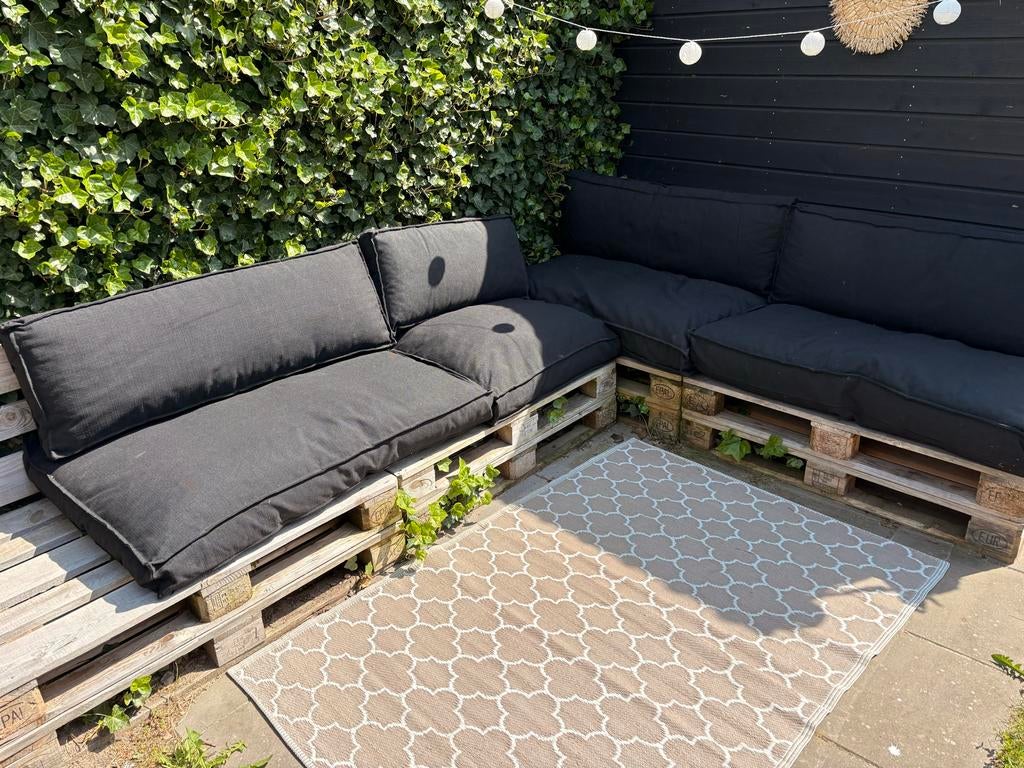 Pallet Loungeset met Zwarte Kussens, Tuin en Terras, Tuinsets en Loungesets, 5 zitplaatsen, Ophalen of Verzenden, Zo goed als nieuw
