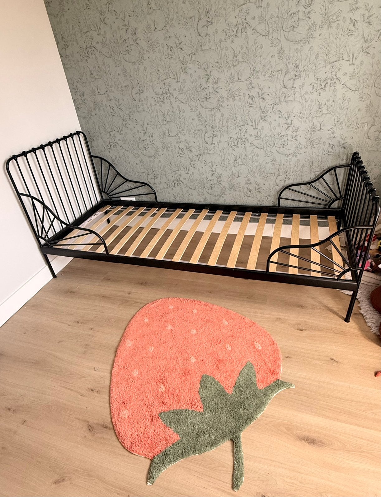 Kinderbed, zwart metaal IKEA Minnen, Ophalen, Gebruikt, 70 tot 85 cm, Lattenbodem