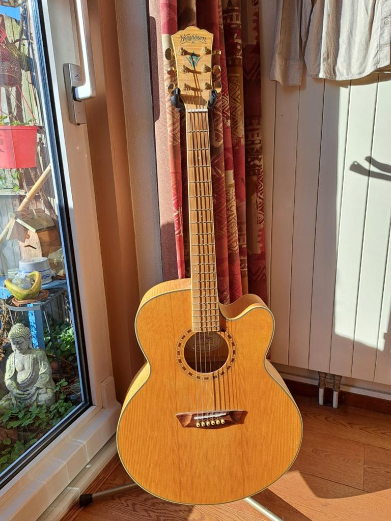 Washburn WJ40SCE Gitaar met Cort AF 30 Versterker, Muziek en Instrumenten, Snaarinstrumenten | Gitaren | Akoestisch, Ophalen, Zo goed als nieuw