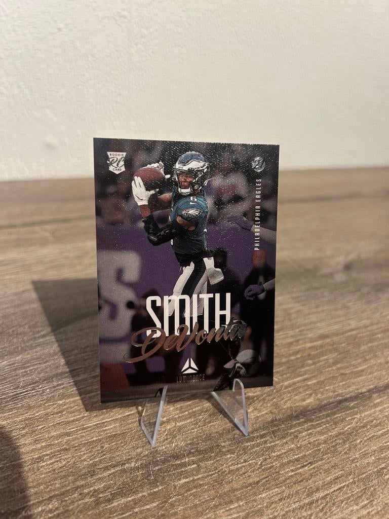 DeVonta Smith 2021 Panini Chronicles Luminance Football #211, Ophalen of Verzenden, Zo goed als nieuw, Buitenlandse clubs, Poster, Plaatje of Sticker