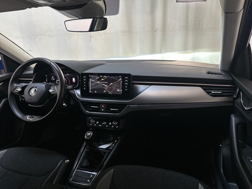 Skoda Scala 1.0 TSI 110pk Business Edition Parkeersensoren N, Auto's, Skoda, Gebruikt, Met garantie (alle), Blauw, 610 kg