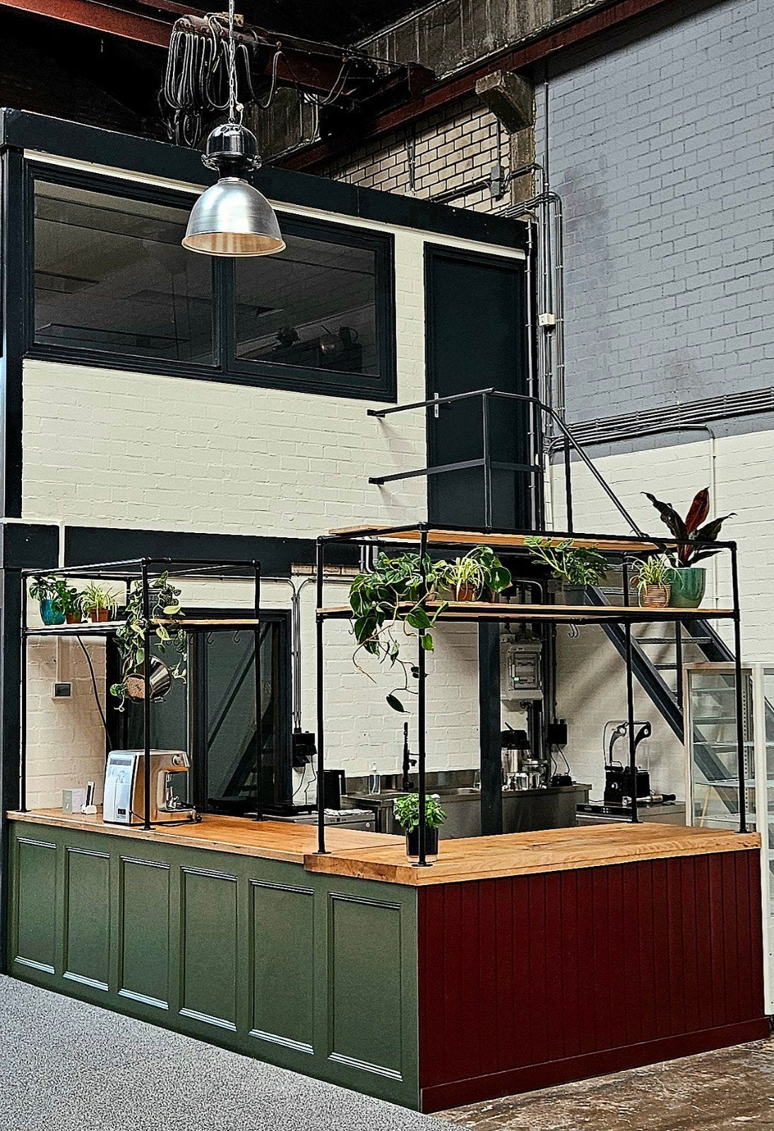 Prachtige bar met eikenhouten bladen en plantenrekken, Zakelijke goederen, Horeca | Meubilair en Inrichting, Ophalen, Nieuw zonder verpakking