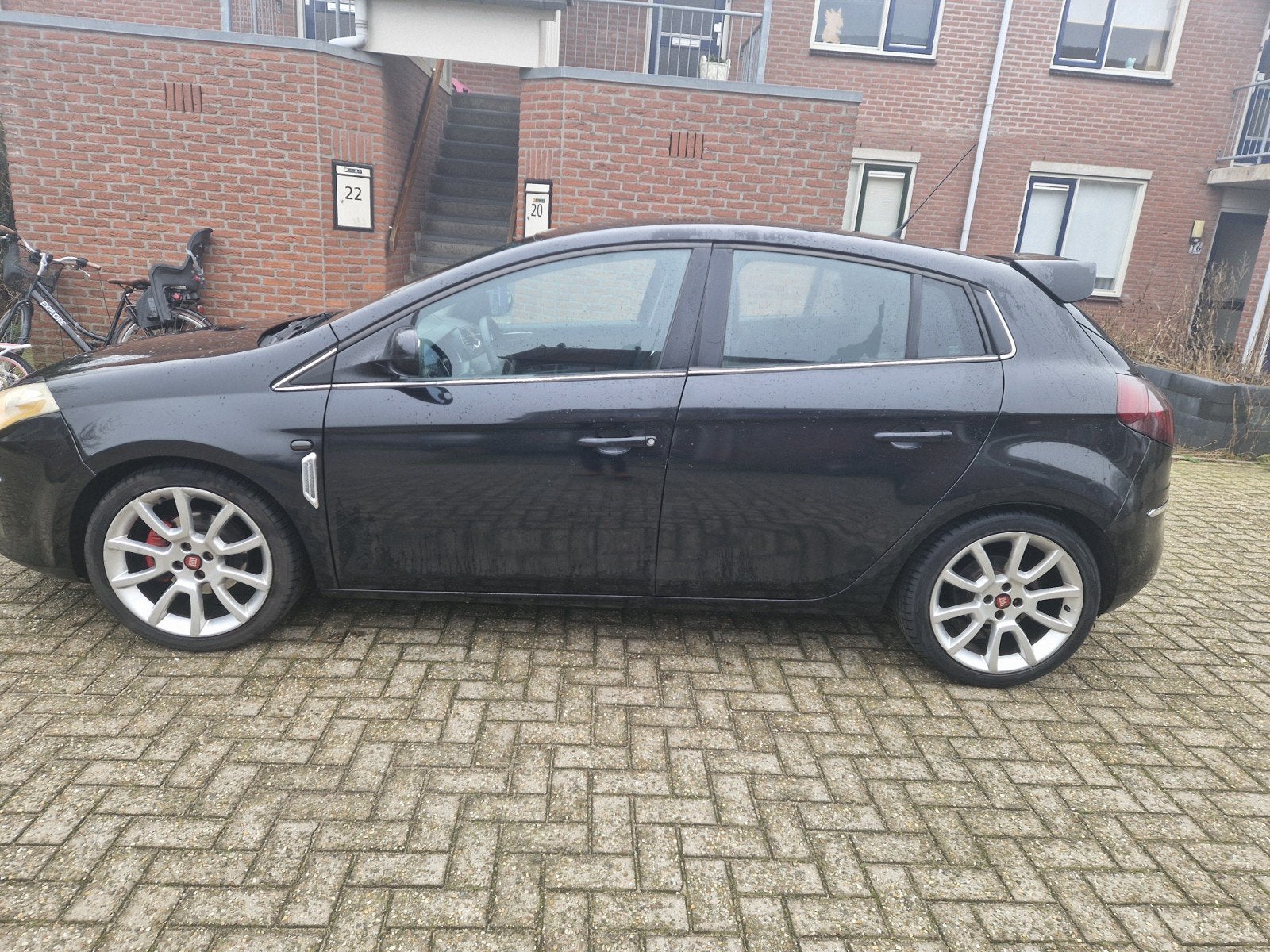 Fiat Bravo 1.4 16V  km 199,283 5DR 2009 Zwart, Auto's, Voorwielaandrijving, 4 cilinders, Zwart, 14 km/l