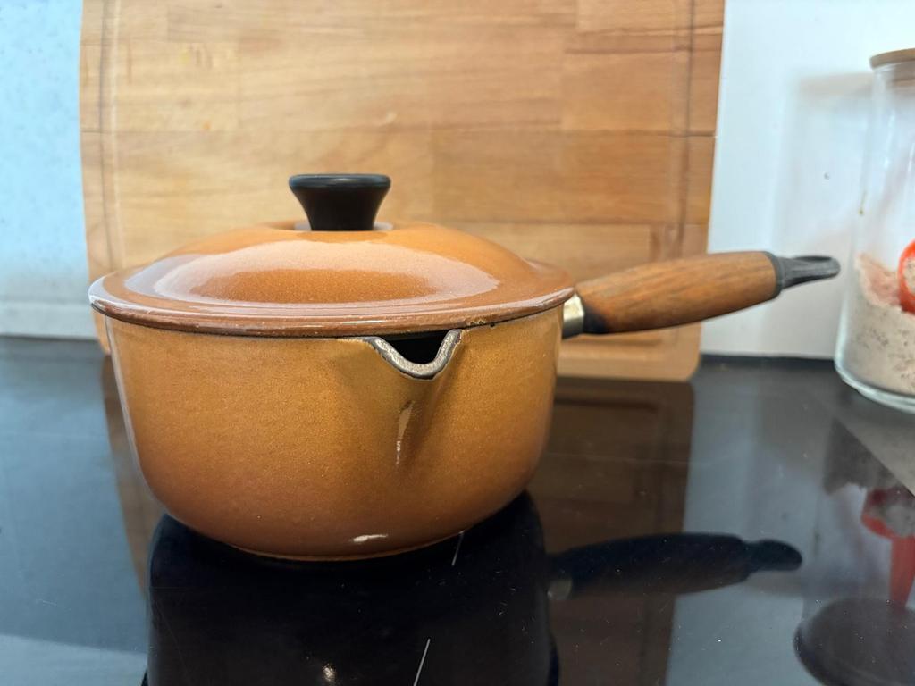 Le Creuset sauspan Ø16 cm met deksel – gietijzer, Huis en Inrichting, Ophalen, Gebruikt, Gietijzer, Kookpan of Snelkookpan
