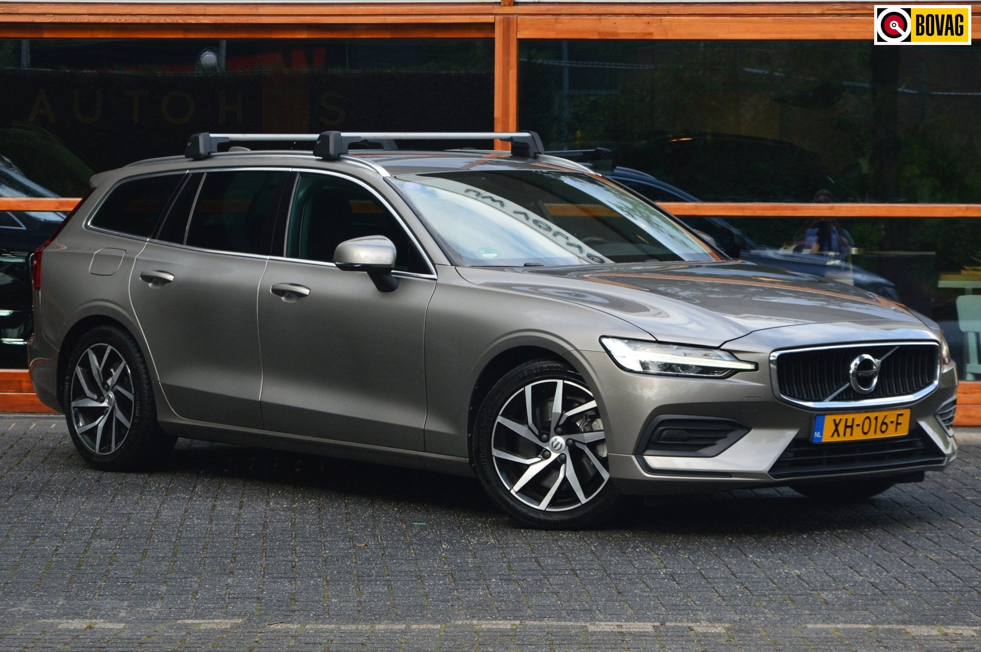 Volvo V60 T5 | Trekhaak 1800kg | Stoel + Stuur Verwarmd | Ap, Auto's, 15 km/l, 4 cilinders, 1969 cc, 93 €/maand