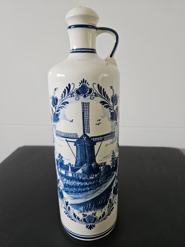 Delfts Blauw karaf met molen en bloemmotief, 28 cm hoog, Ophalen of Verzenden